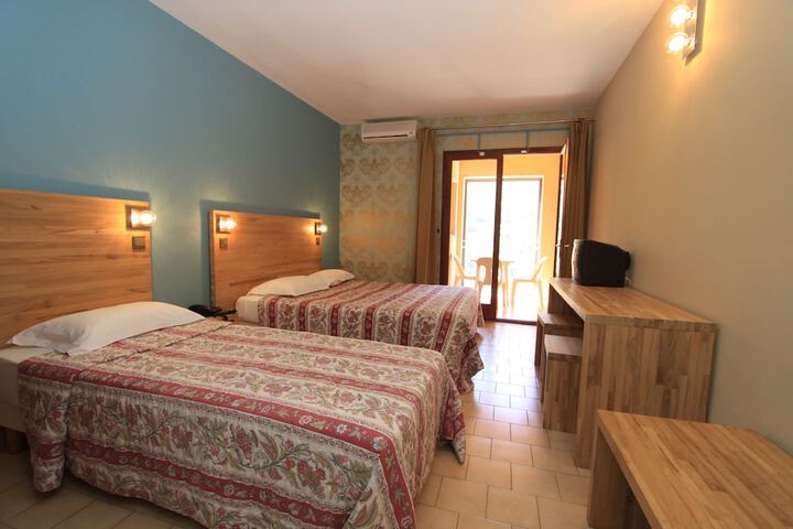 Room 6 of 44