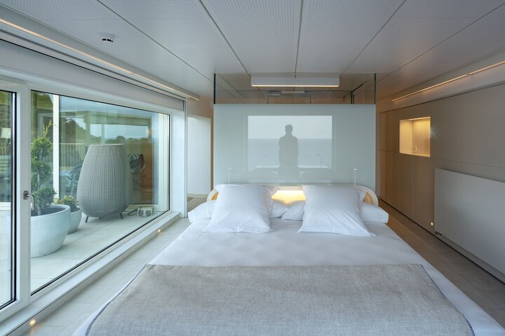 Room 11 of 38