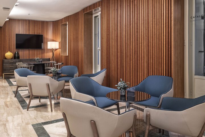 Lounge 45 of 62