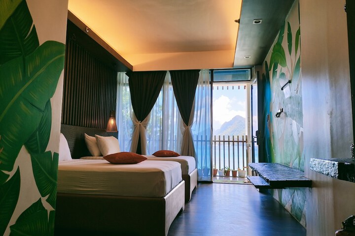 Room 34 of 83