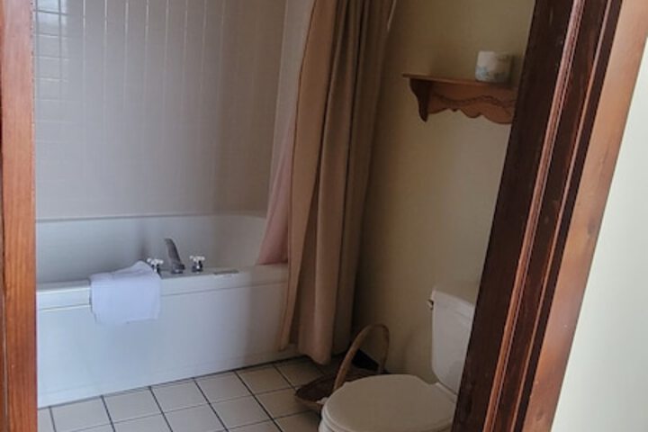 Room 8 of 16