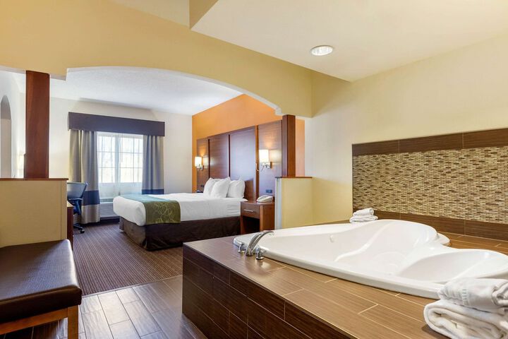 2 Queen Beds Suite Accessible (20 of 27)