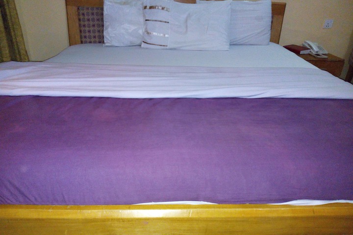 Room 6 of 34