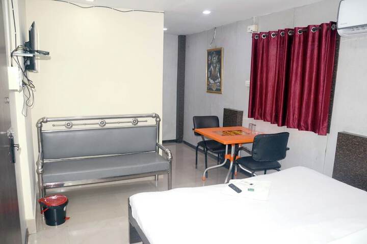 Room 9 of 28