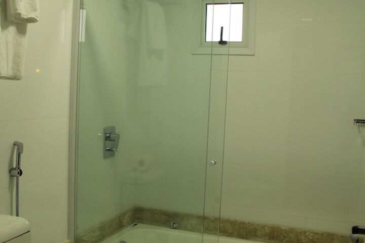 Room 46 of 105