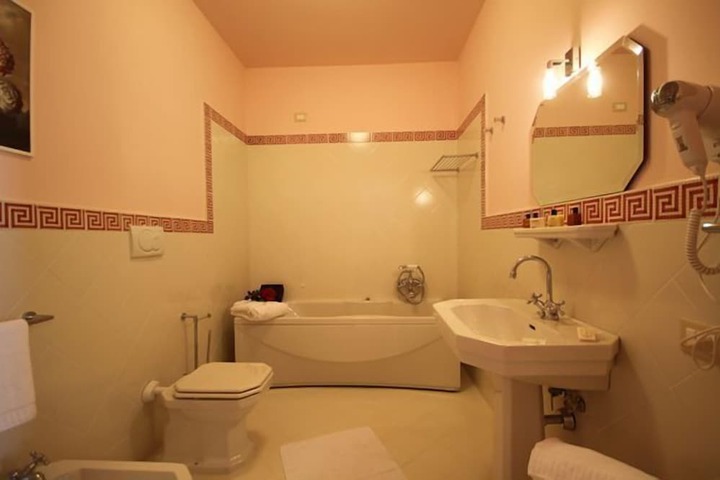 Room 30 of 42