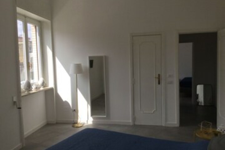 Room 16 of 33