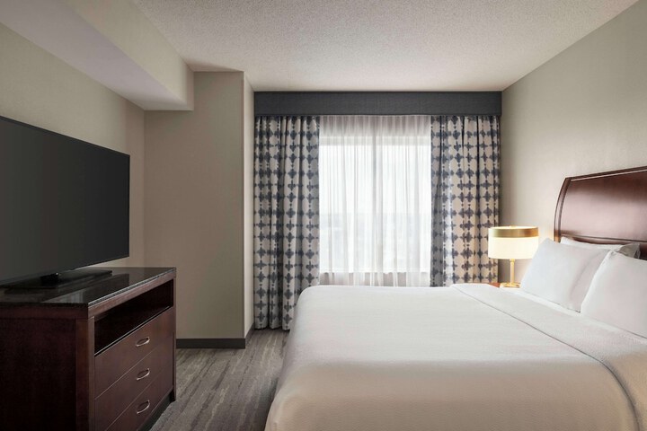 1 King Bed (5 of 22)