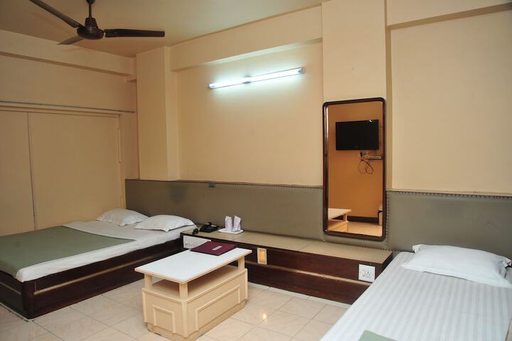 Room 10 of 28