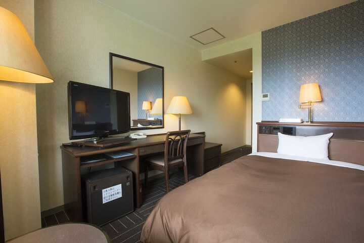 Room 9 of 38