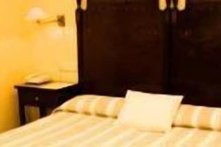 Room 6 of 14