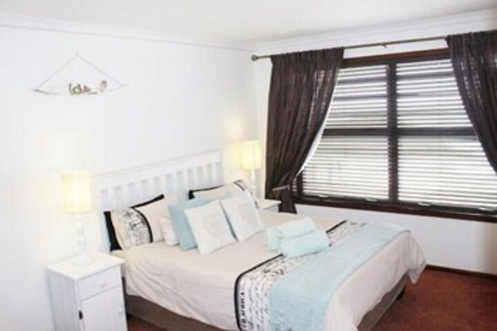 Room 10 of 33