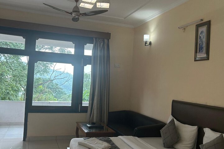 Room 4 of 23