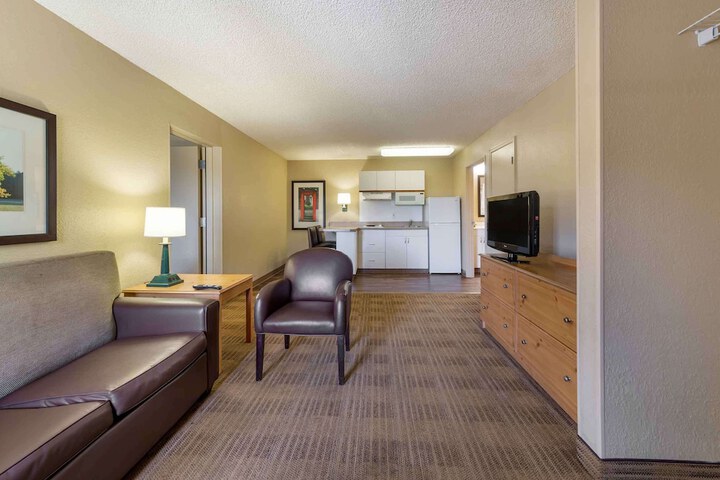 Suite King Bed Sofa (6 of 11)