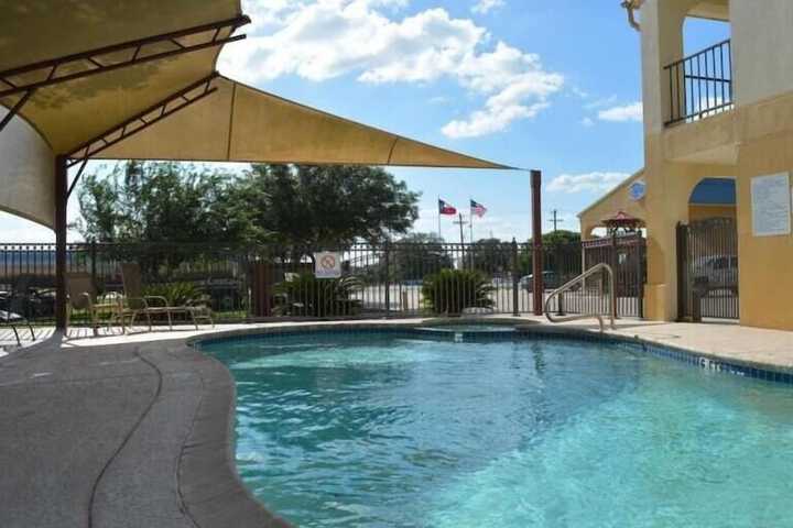 Photo of Hotel O Executive Inn & Suites Cuero Hwy 87 Pool