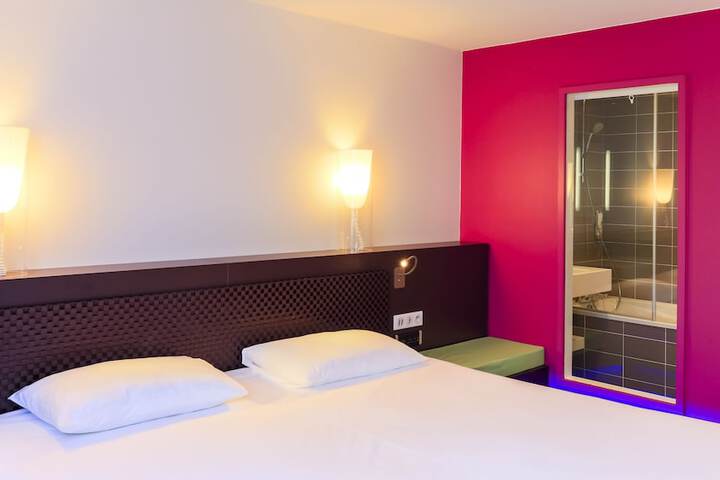 Room 4 of 79
