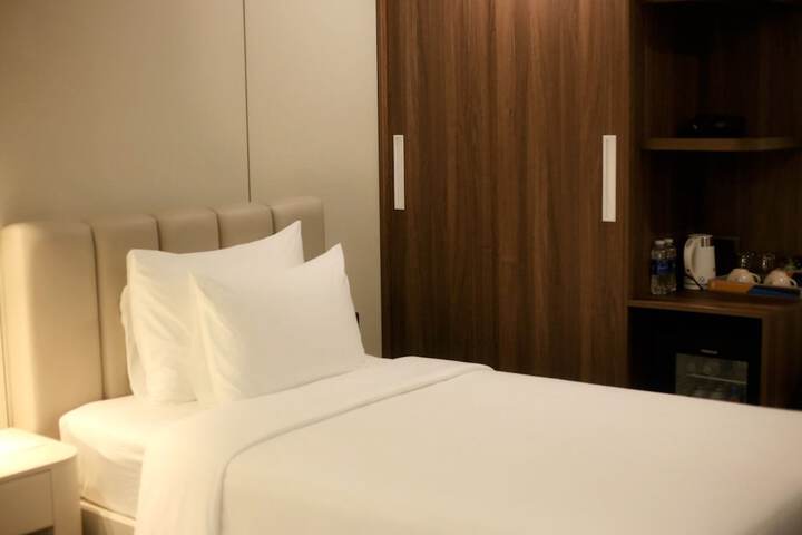 Room 32 of 50