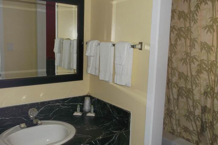 Room 33 of 47