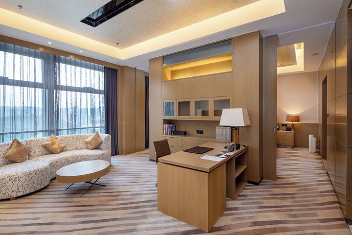 Room 30 of 92