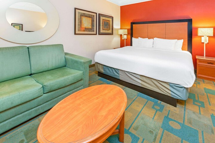 1 King Bed (7 of 18)