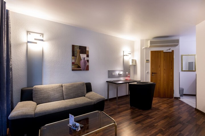 Room 15 of 33