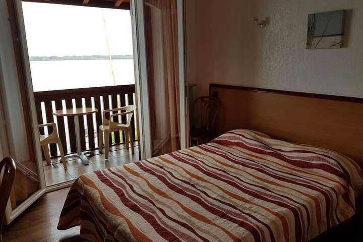 Room 6 of 31
