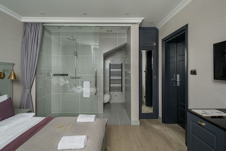 Room 17 of 29