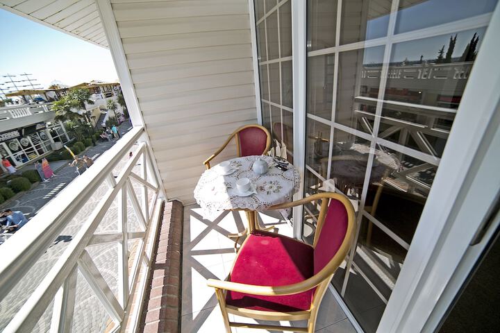 Terrace/Patio 4 of 37
