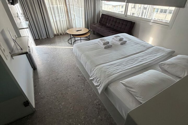 Room 53 of 86