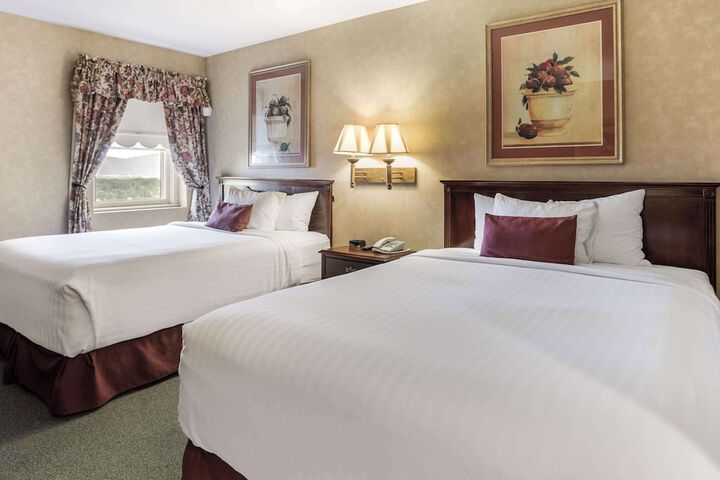2 Queen Beds (6 of 7)