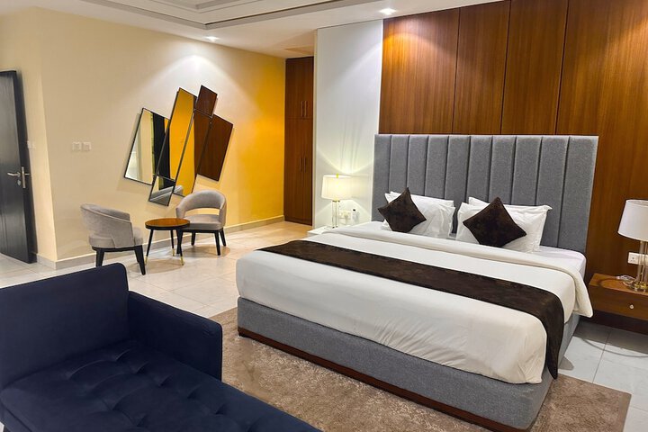 Room 8 of 42