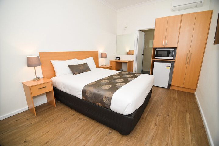 Room 4 of 38