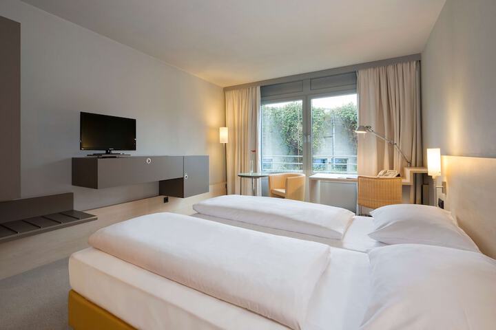 Room 6 of 35