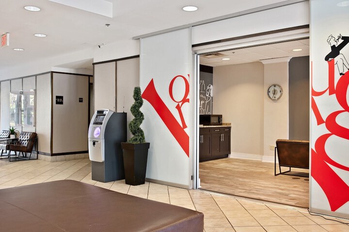 Entrance & Lobby
