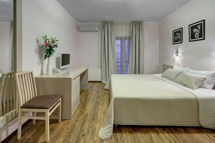 Room 5 of 79
