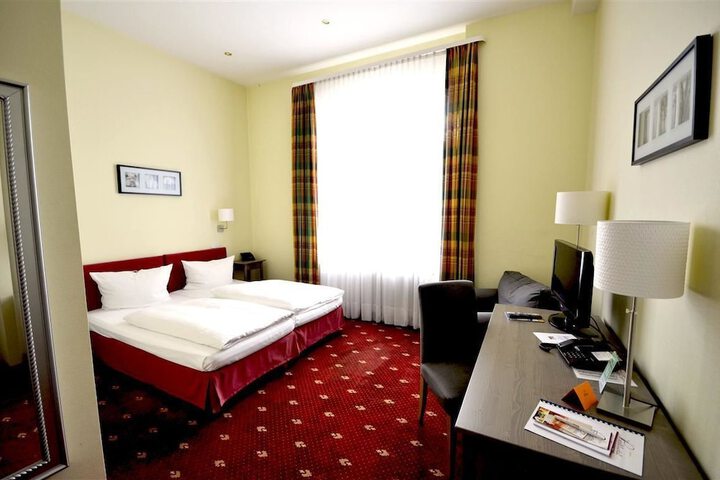 Room 3 of 26