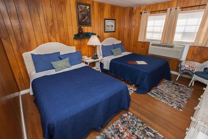 Room 2 of 33