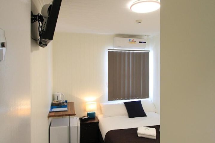 Room 13 of 73