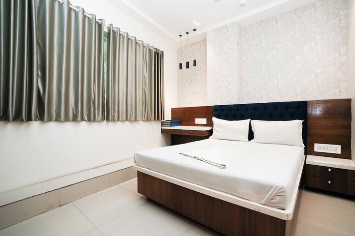 Room 11 of 32