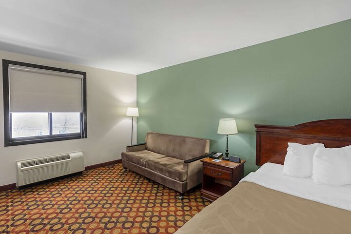 1 King Bed (1 of 11)