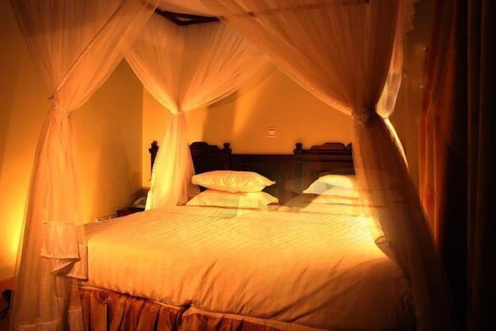 Room 6 of 33
