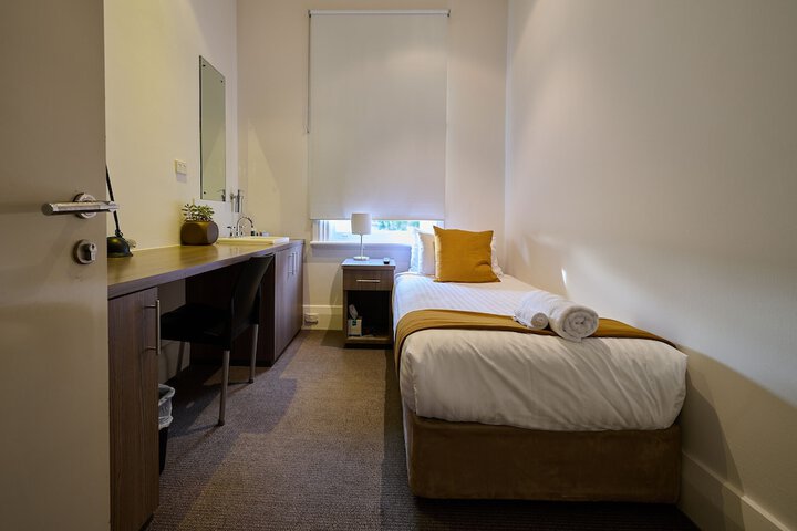 Room 10 of 31