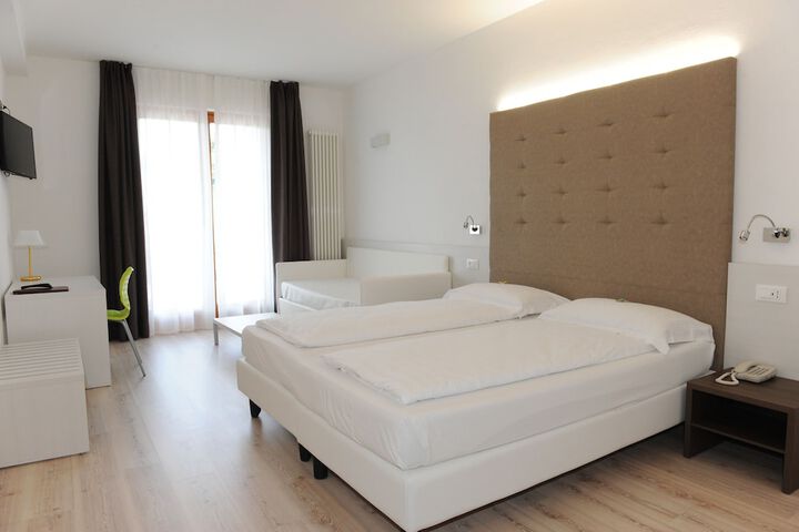 Room 12 of 71