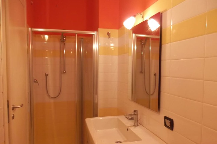 Room 9 of 29