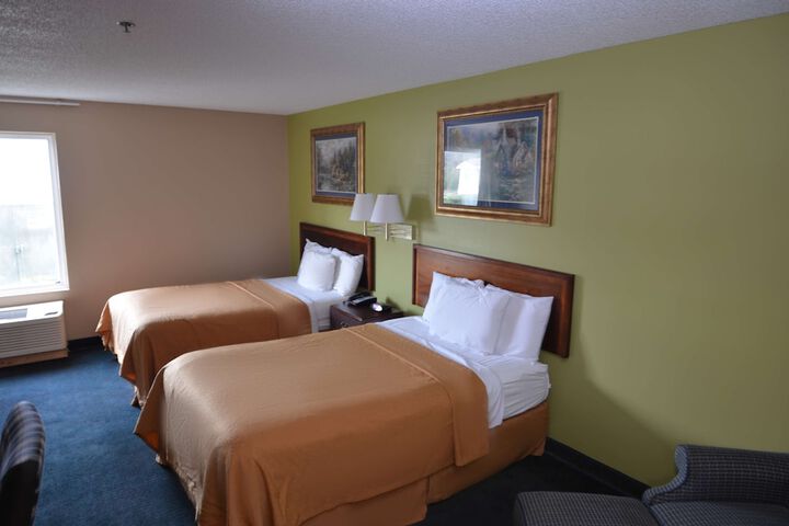 2 Queen Beds (1 of 11)