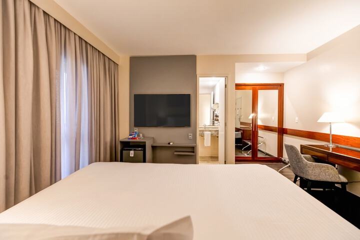 Room 35 of 108
