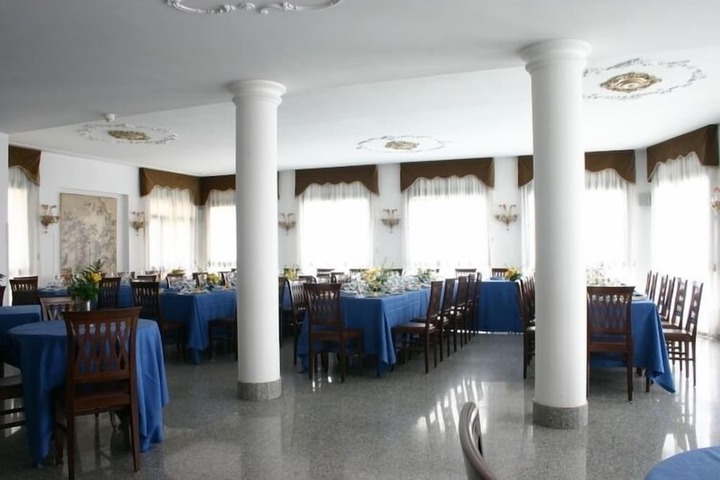 Dining Photos