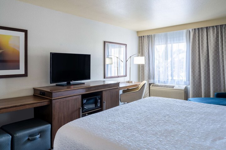 Room 8 of 33