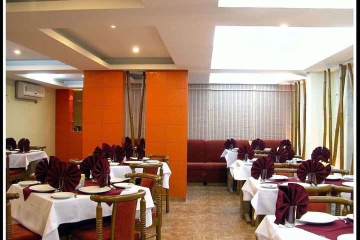 Dining 30 of 44