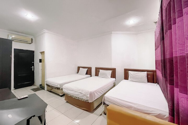 Room 13 of 22
